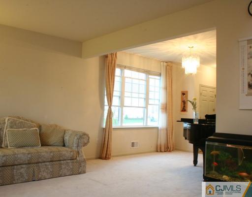 23 Champlain Road Monmouth Junction, NJ 08852 - Photo 4 of 6 Gallery Image 4