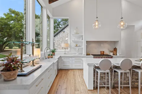 $2,500,000 | 599 Dario Drive, Dripping Springs, TX 78620