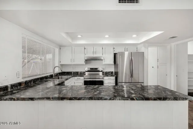 $1,900 | 4141 West Diana Avenue, Phoenix, AZ 85051