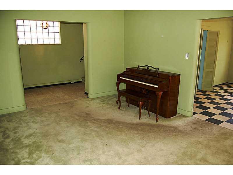 5644 Marlborough Road Pittsburgh, PA 15217 - Photo 7 of 25 Living Room.