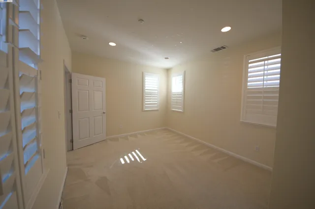 a view of empty room with window