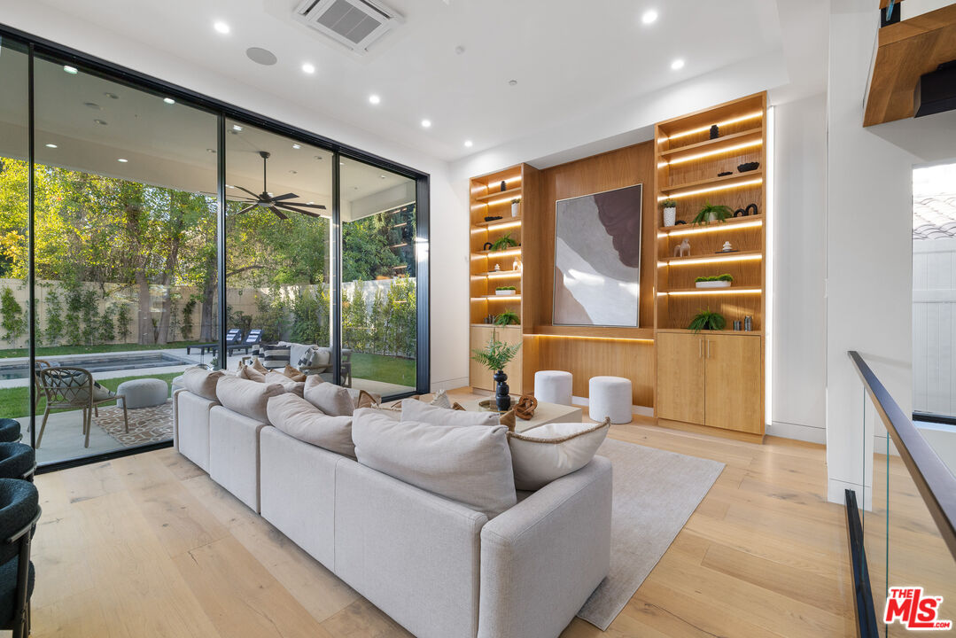 4535 Haskell Avenue Encino, CA 91436 - Photo 11 of 73