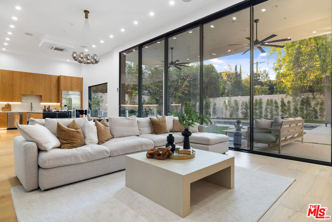 4535 Haskell Avenue Encino, CA 91436 - Photo 15 of 73