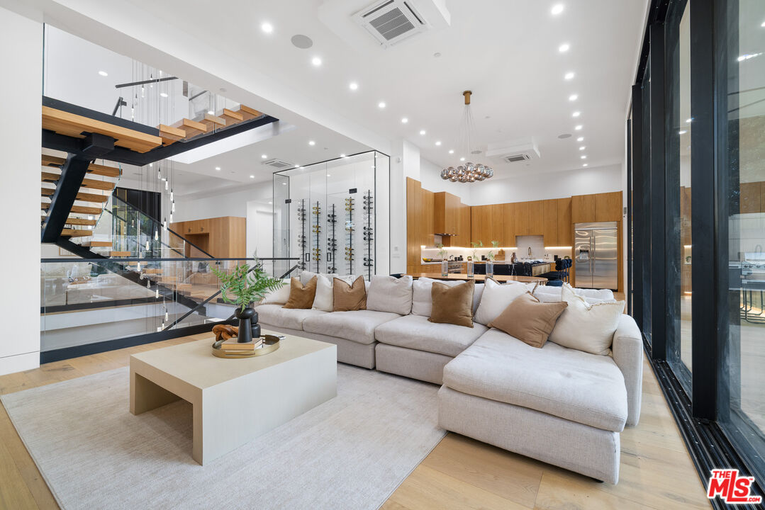 4535 Haskell Avenue Encino, CA 91436 - Photo 16 of 73