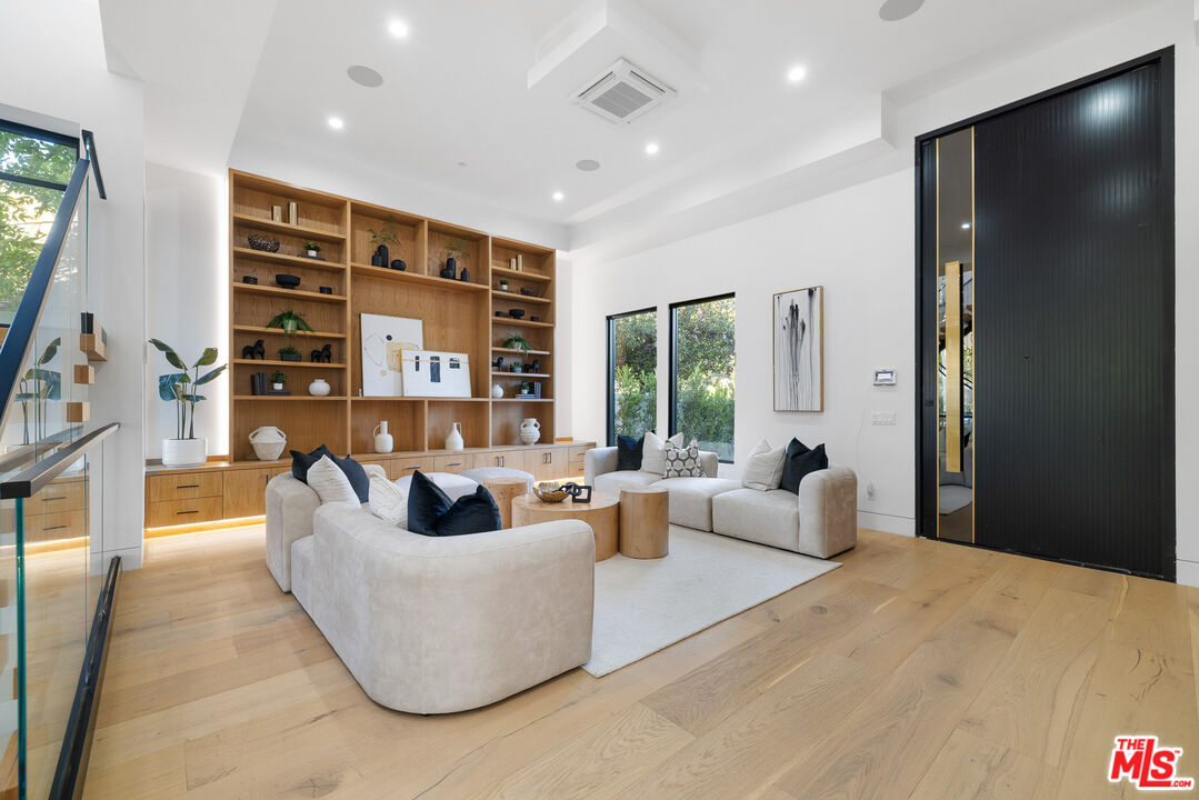 4535 Haskell Avenue Encino, CA 91436 - Photo 20 of 73