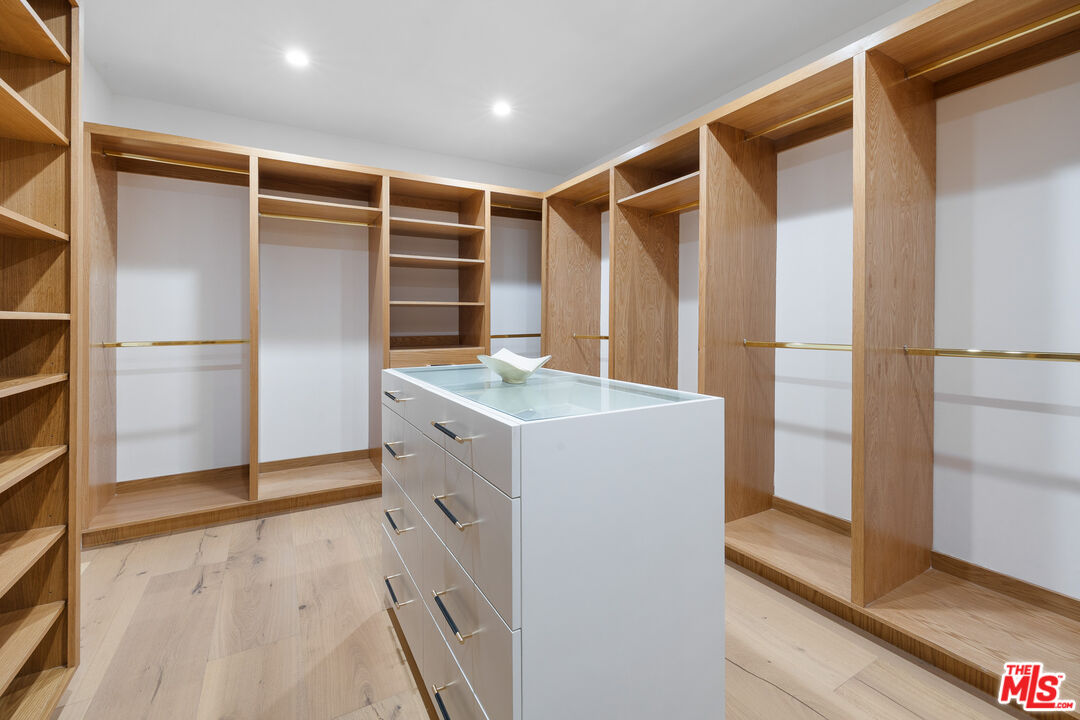 4535 Haskell Avenue Encino, CA 91436 - Photo 31 of 73