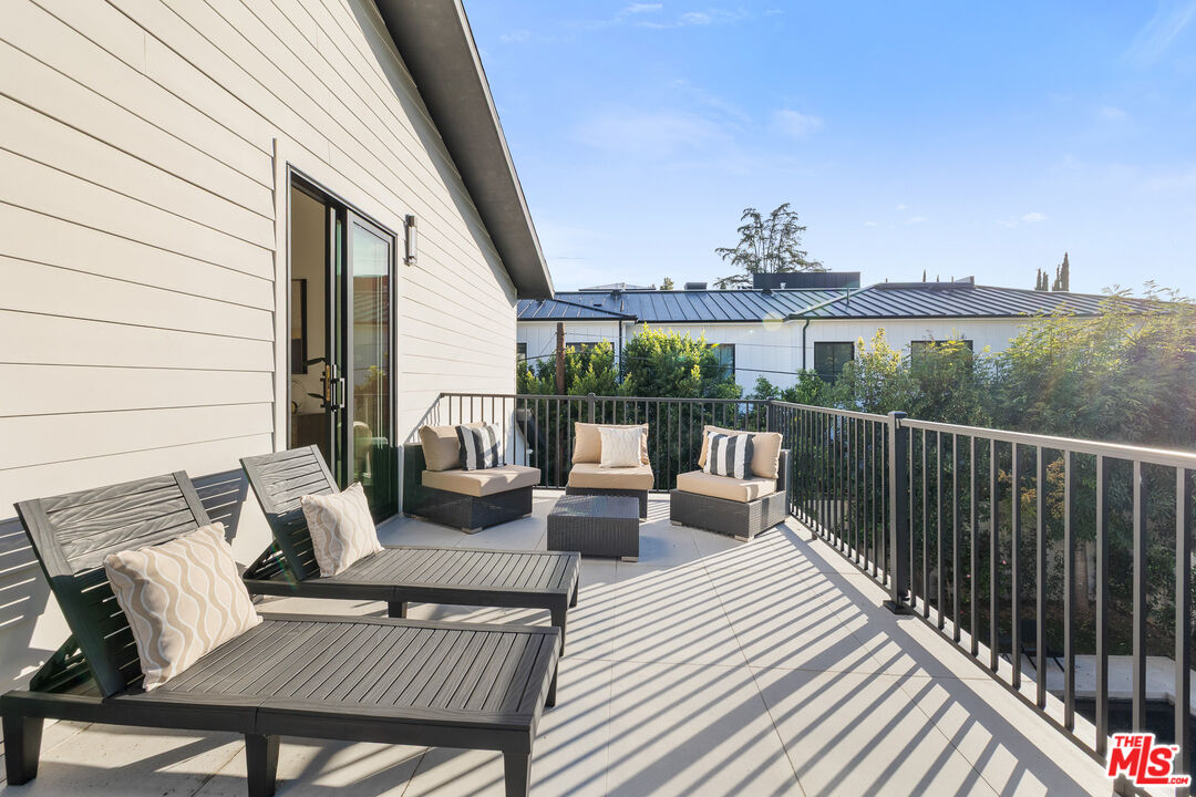 4535 Haskell Avenue Encino, CA 91436 - Photo 38 of 73