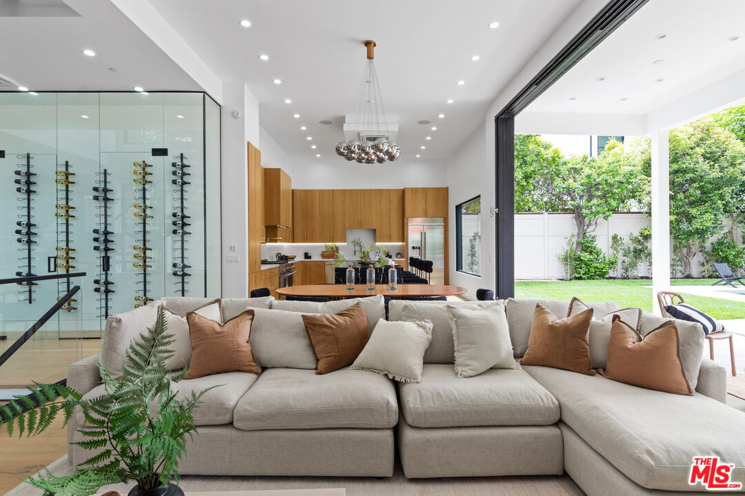 4535 Haskell Avenue Encino, CA 91436 - Photo 4 of 73