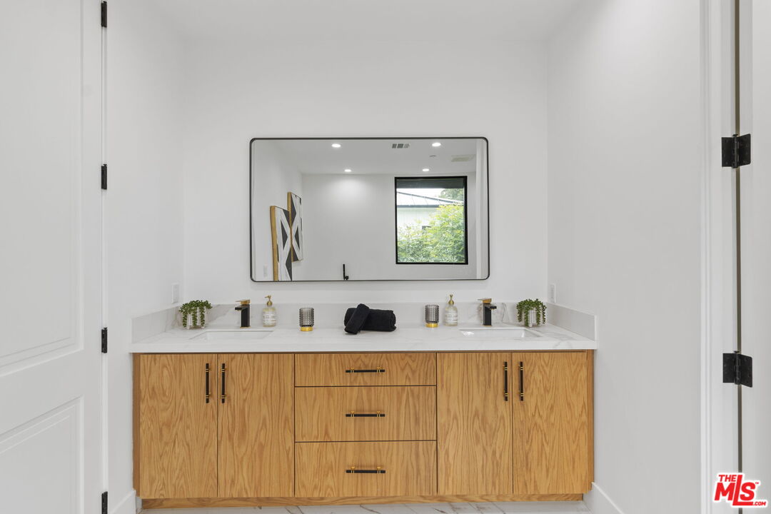 4535 Haskell Avenue Encino, CA 91436 - Photo 53 of 73