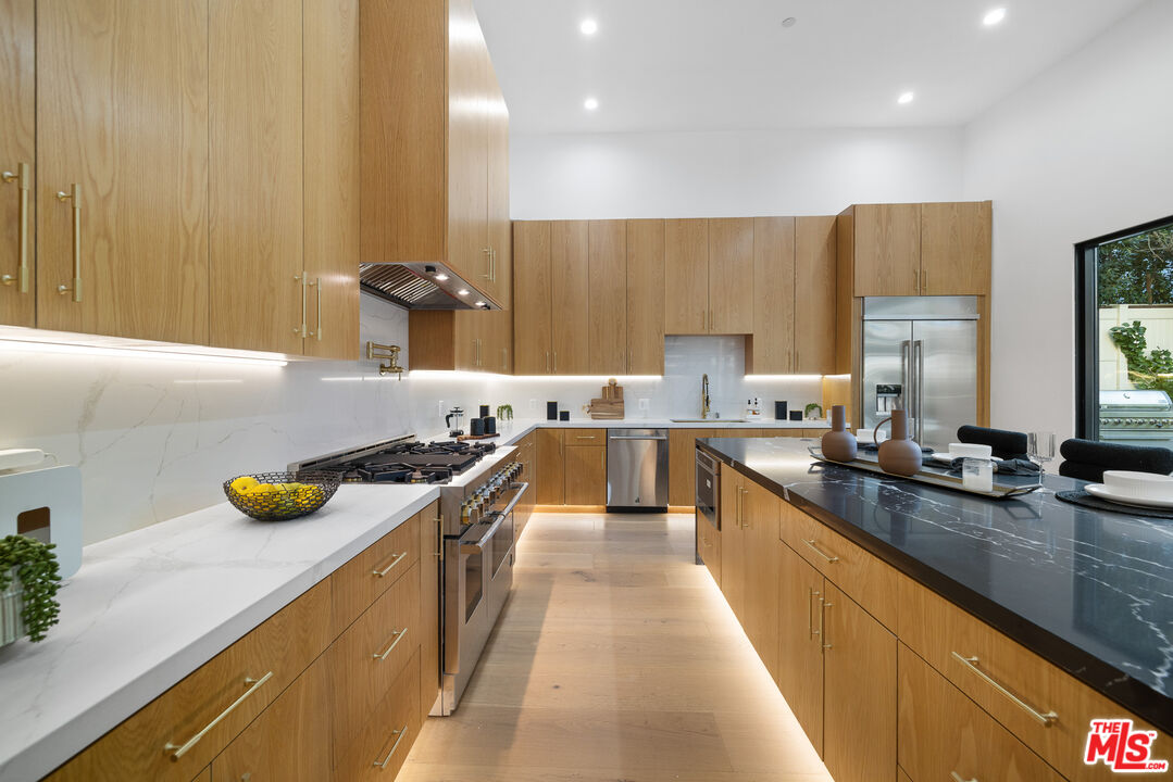 4535 Haskell Avenue Encino, CA 91436 - Photo 6 of 73