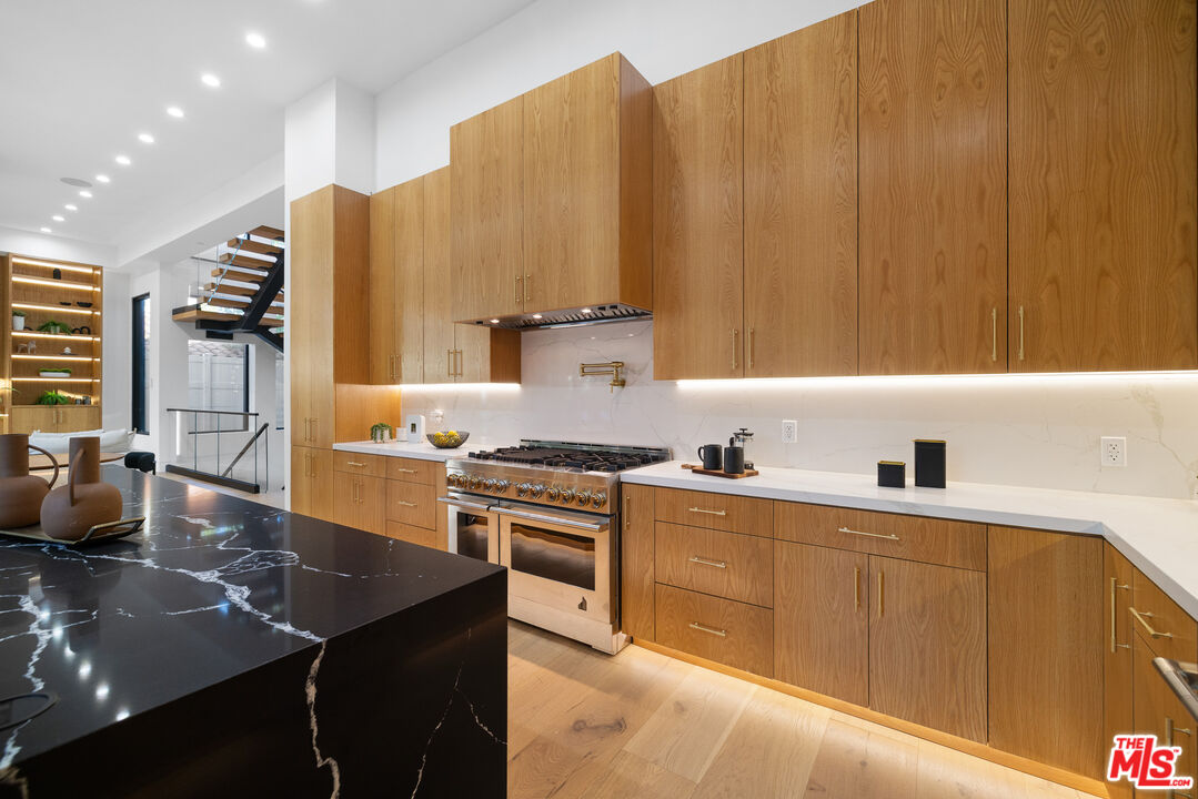 4535 Haskell Avenue Encino, CA 91436 - Photo 8 of 73