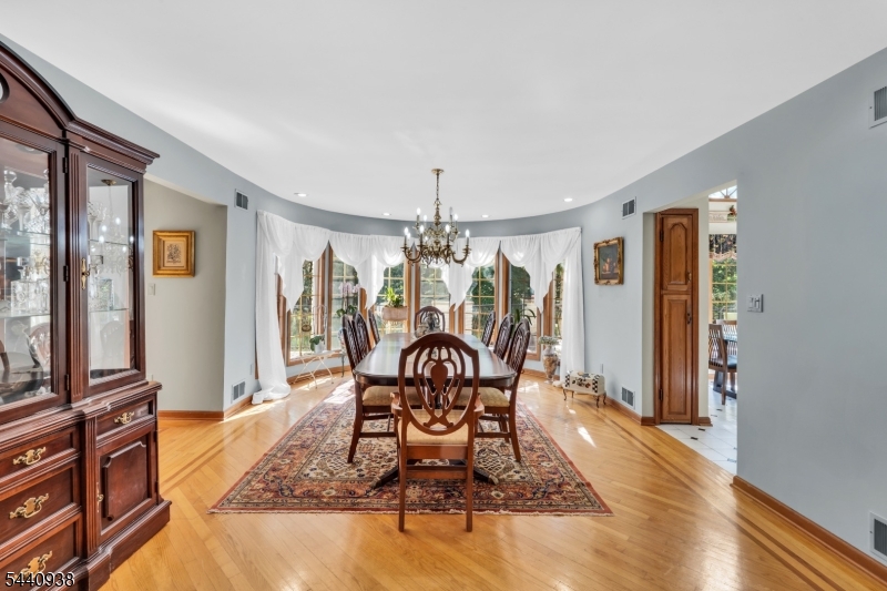 10 Loriann Road Warren, NJ 07059 - Photo 6 of 34
