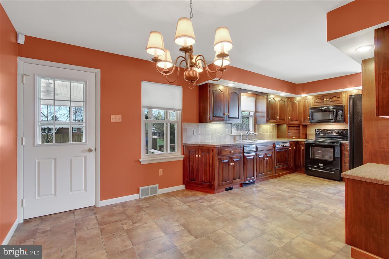 2330 Derry Road York, PA 17408 - Photo 3 of 27