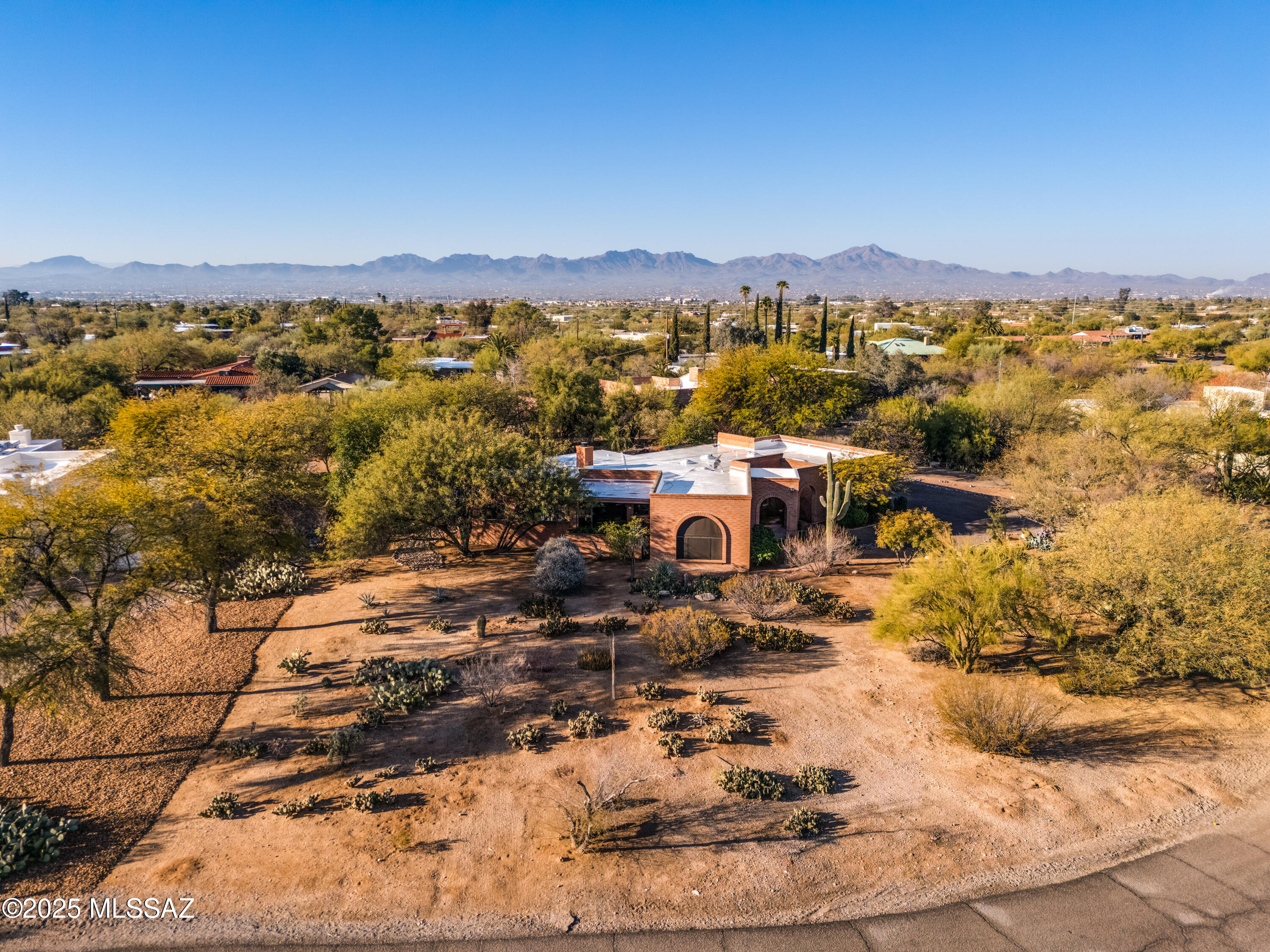 1151 West Chula Vista Road Tucson, AZ 85704 - Photo 6 of 49 Gallery Image 6