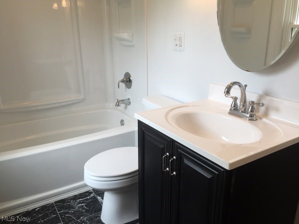 781 Howland Wilson Road Northeast Warren, OH 44484 - Photo 26 of 30 Guest bath