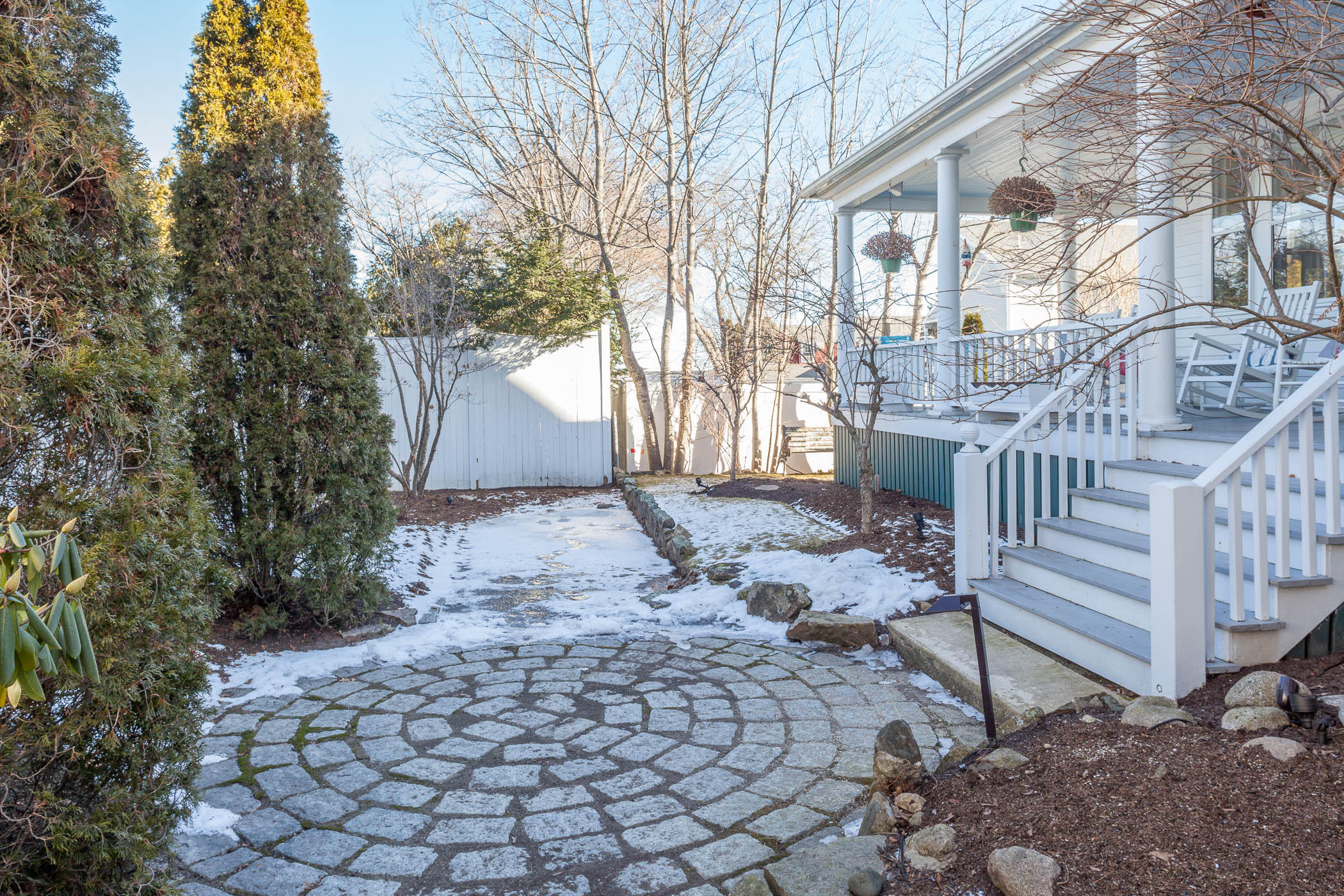 25 Shore Road, Unit 1 Ogunquit, ME 03907 - Photo 2 of 33 marathonrealty_25a-shoreogunquit_RS_web_