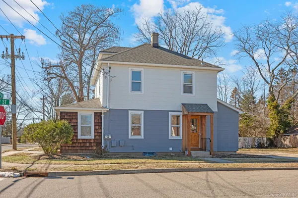 a front view of house with yard