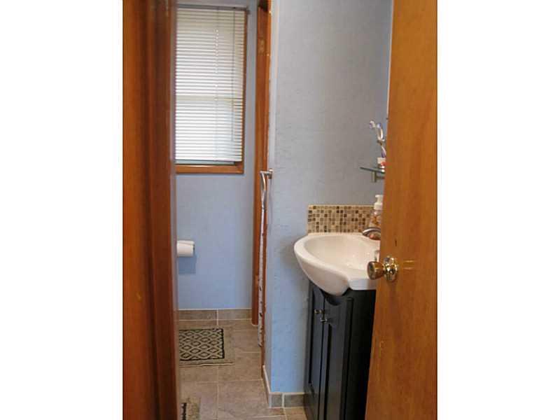 491 Markle Road Apollo, PA 15613 - Photo 10 of 16 Full Bath.