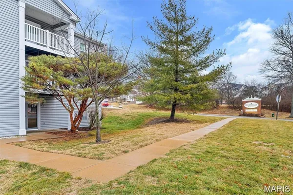 $1,295 | 9608 Bent Pine Drive, Unit J, St. Louis, MO 63126