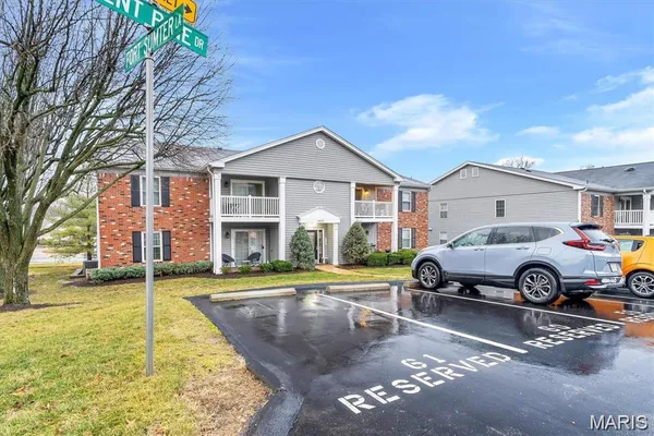 $1,295 | 9608 Bent Pine Drive, Unit J, St. Louis, MO 63126
