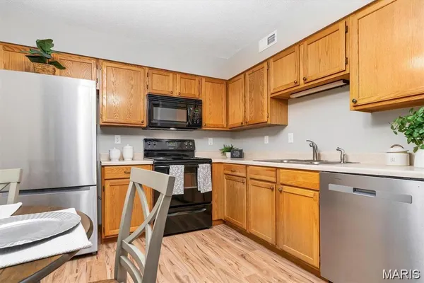 $1,295 | 9608 Bent Pine Drive, Unit J, St. Louis, MO 63126