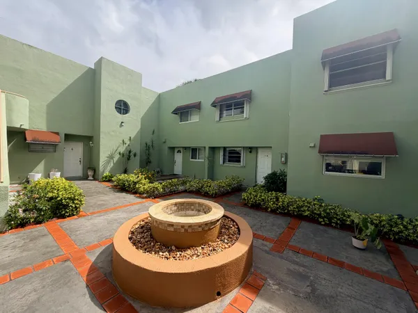 $325,000 | 11071 Northwest 7th Street, Unit 10415, Miami, FL 33172