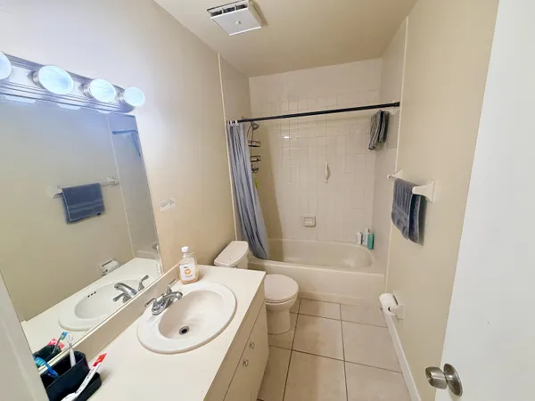 $325,000 | 11071 Northwest 7th Street, Unit 10415, Miami, FL 33172
