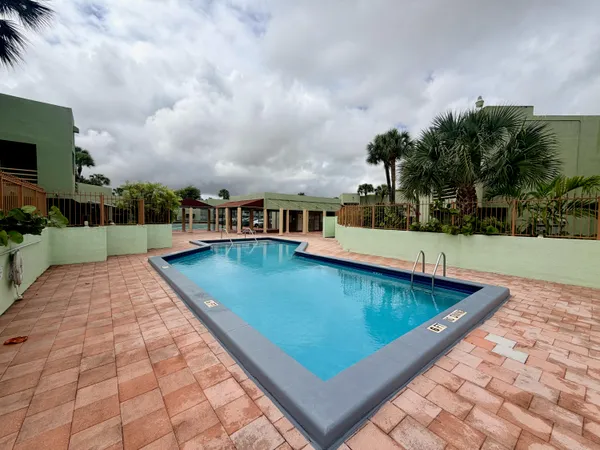 $325,000 | 11071 Northwest 7th Street, Unit 10415, Miami, FL 33172