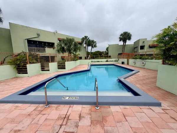 $325,000 | 11071 Northwest 7th Street, Unit 10415, Miami, FL 33172