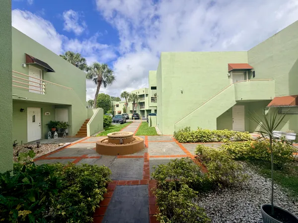 $325,000 | 11071 Northwest 7th Street, Unit 10415, Miami, FL 33172