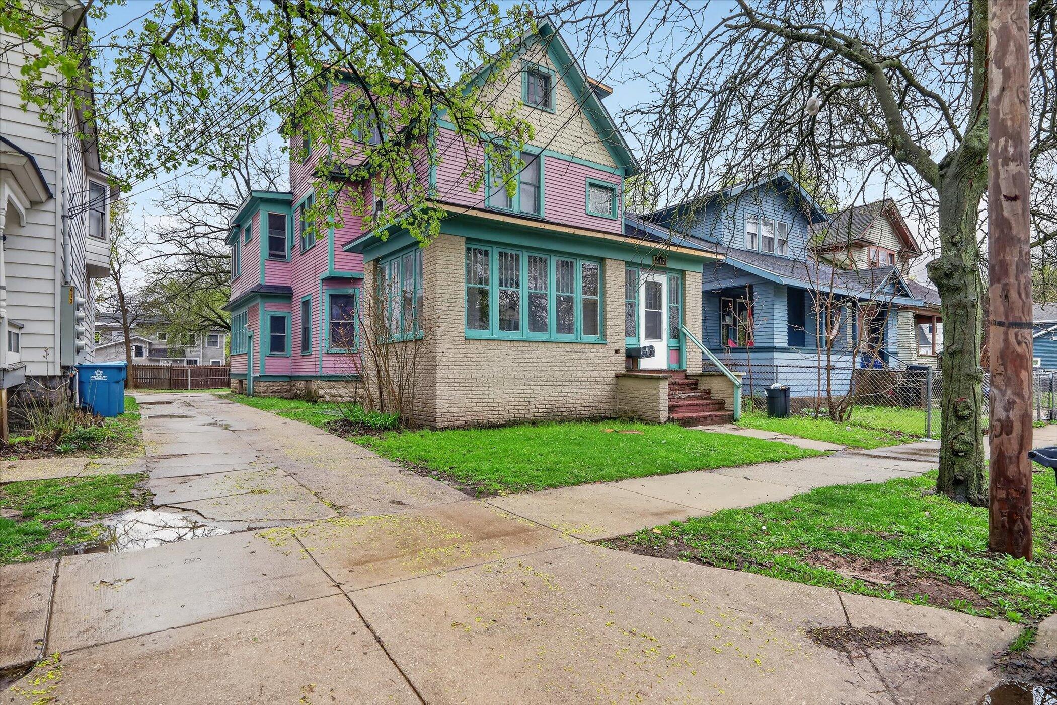 417 Locust Street, Unit 1 & 2 Kalamazoo, MI 49007 - Photo 3 of 6 IMG_0381