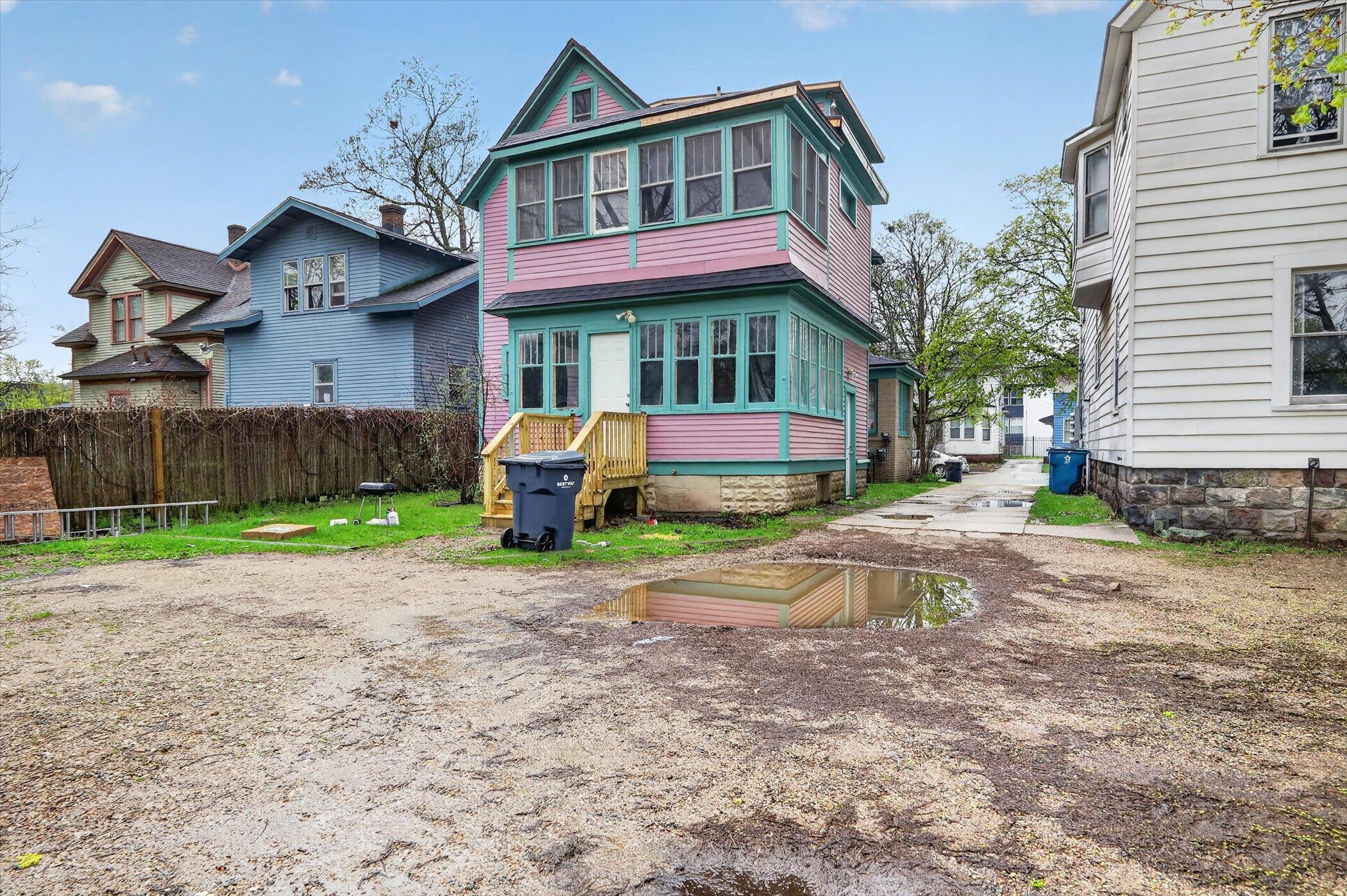 417 Locust Street, Unit 1 & 2 Kalamazoo, MI 49007 - Photo 5 of 6 IMG_0383