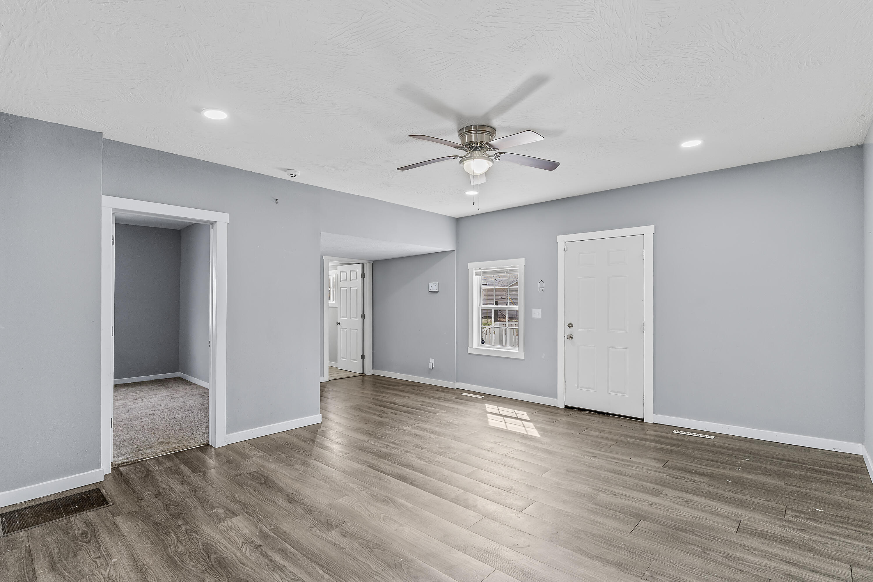 2517 West Phelps Street Springfield, MO 65802 - Photo 8 of 28 2517 W Phelps-7