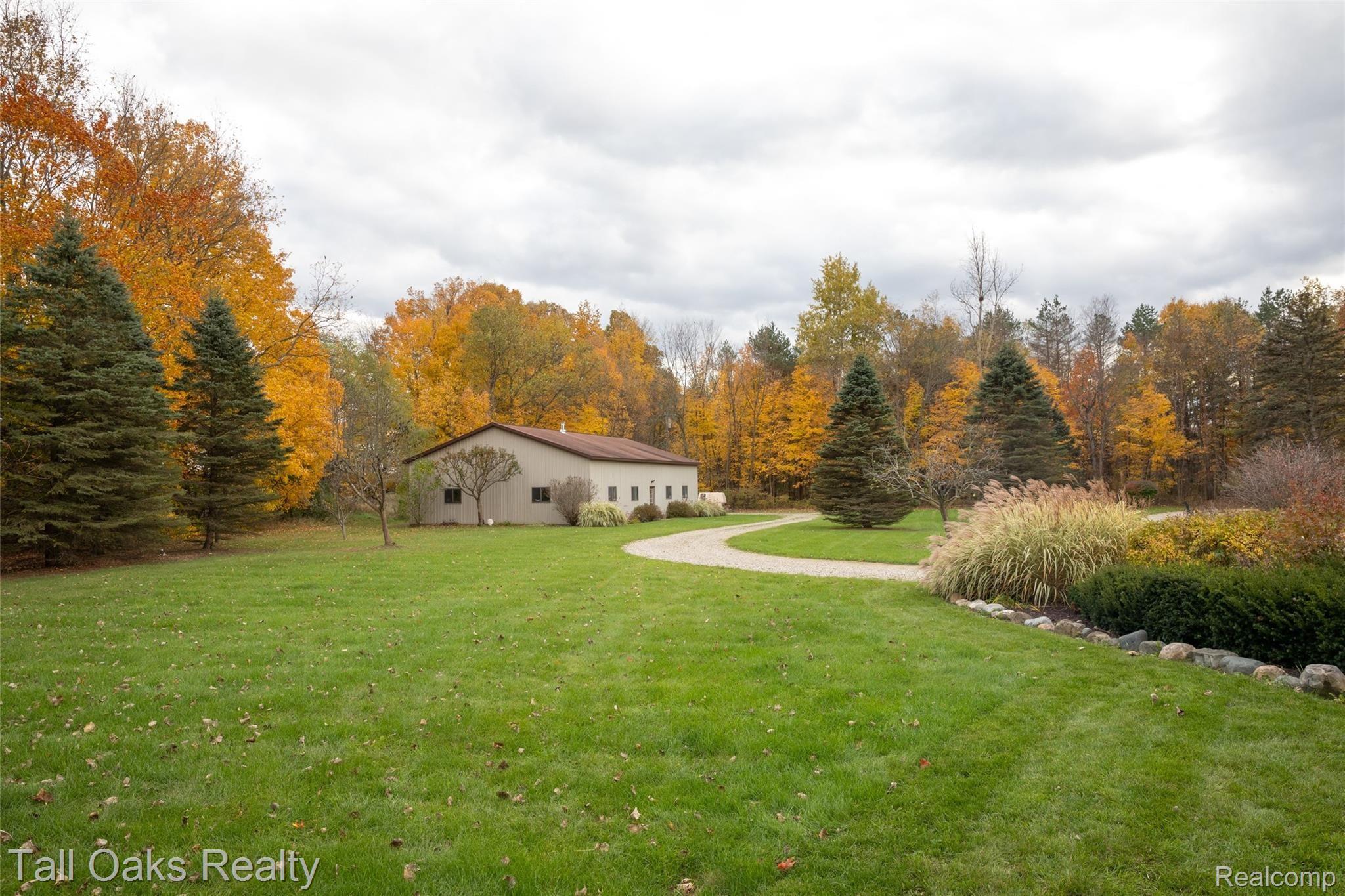2636 North Lapeer Road Lapeer, MI 48446 - Photo 18 of 52 Barn 2.jpg