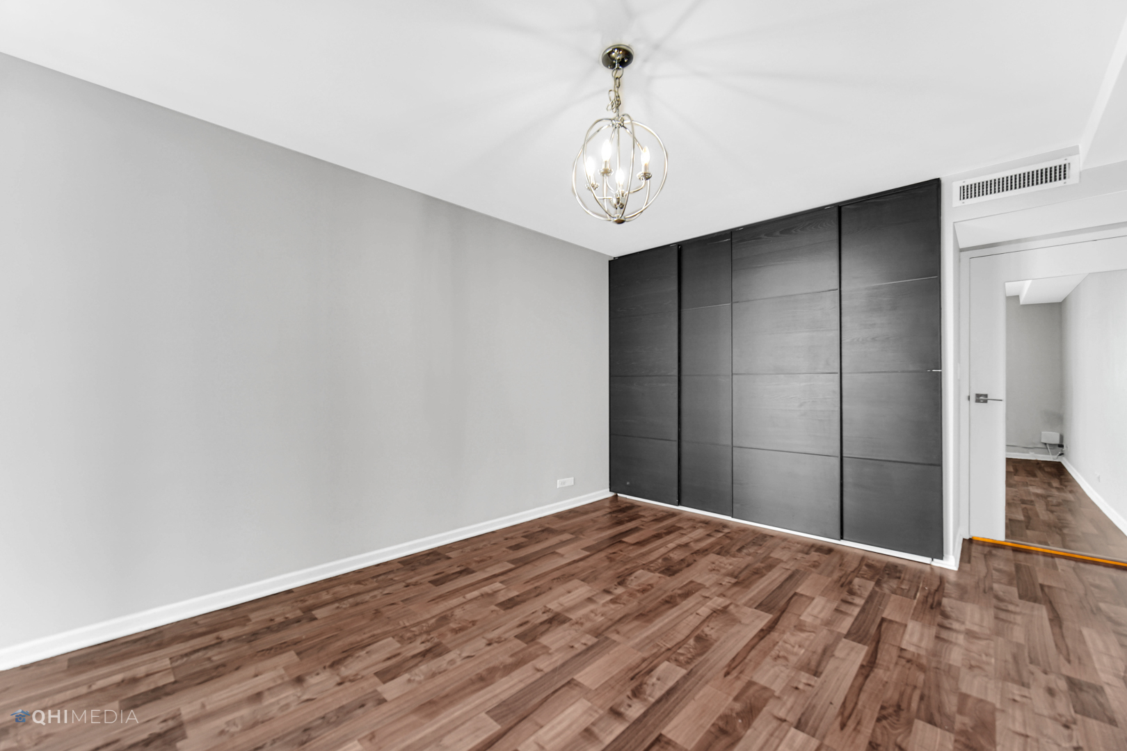 6007 North Sheridan Road, Unit 30D Chicago, IL 60660 - Photo 15 of 25 a view of a room with wooden floor
