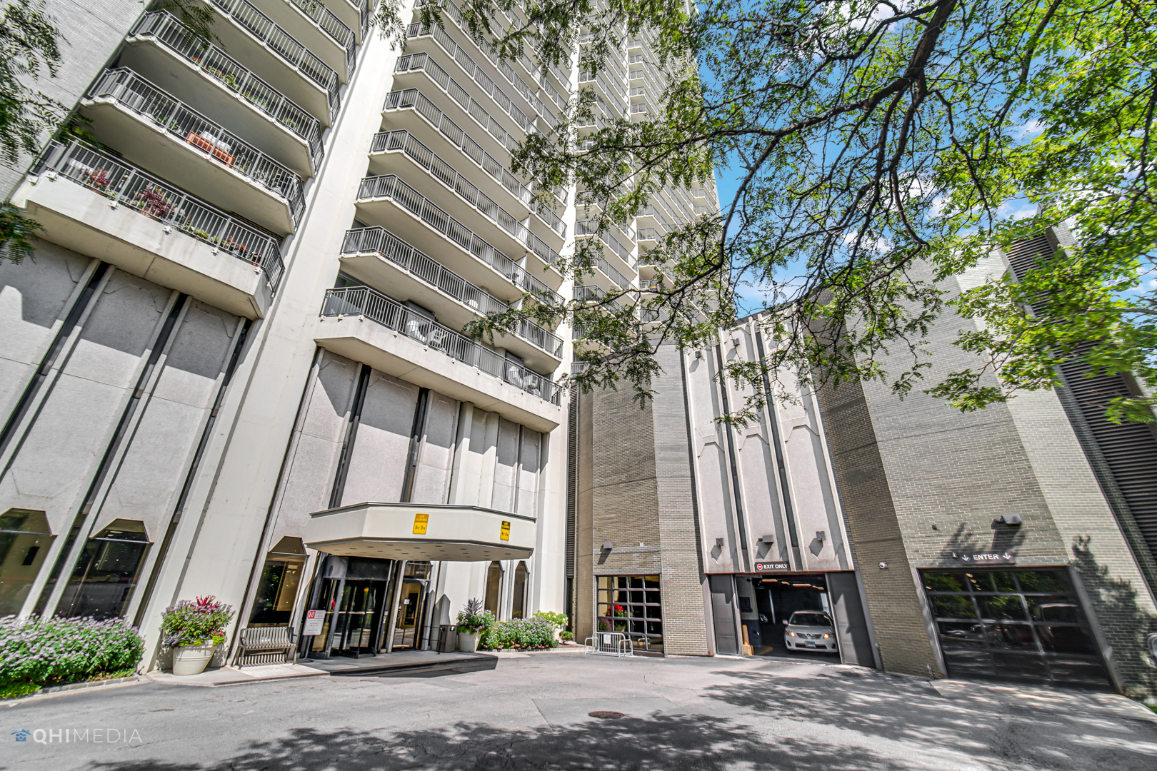6007 North Sheridan Road, Unit 30D Chicago, IL 60660 - Photo 23 of 25 a front view of a building