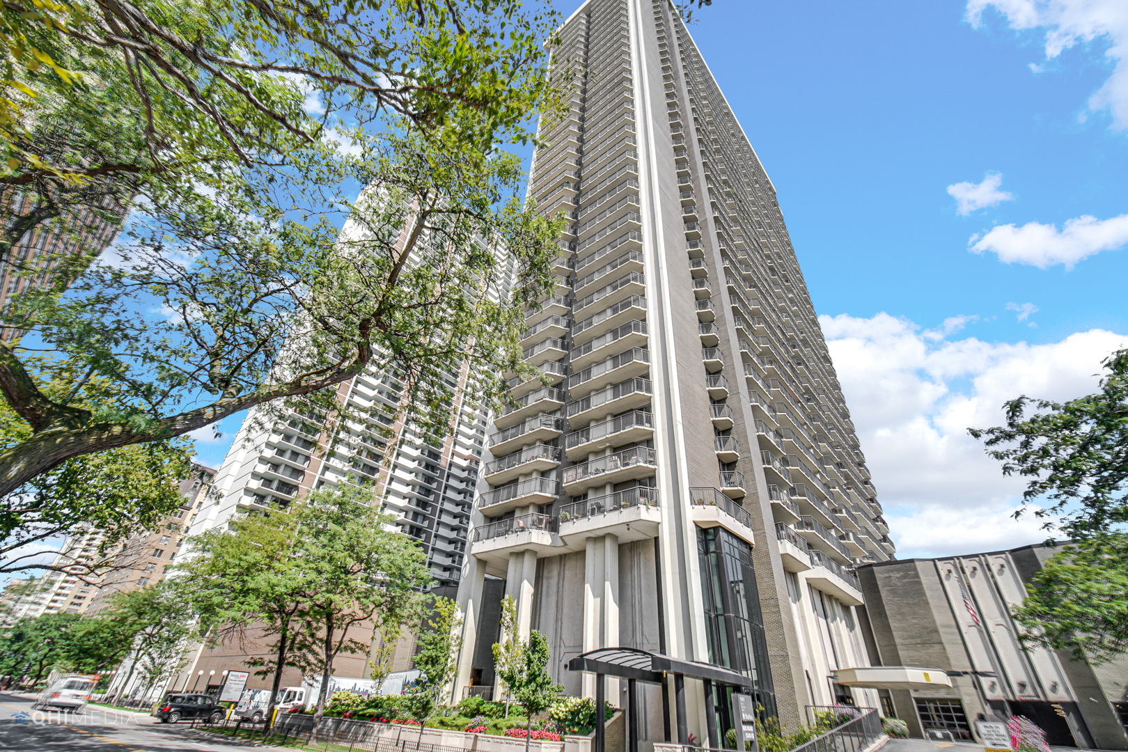 6007 North Sheridan Road, Unit 30D Chicago, IL 60660 - Photo 24 of 25 front view of a building