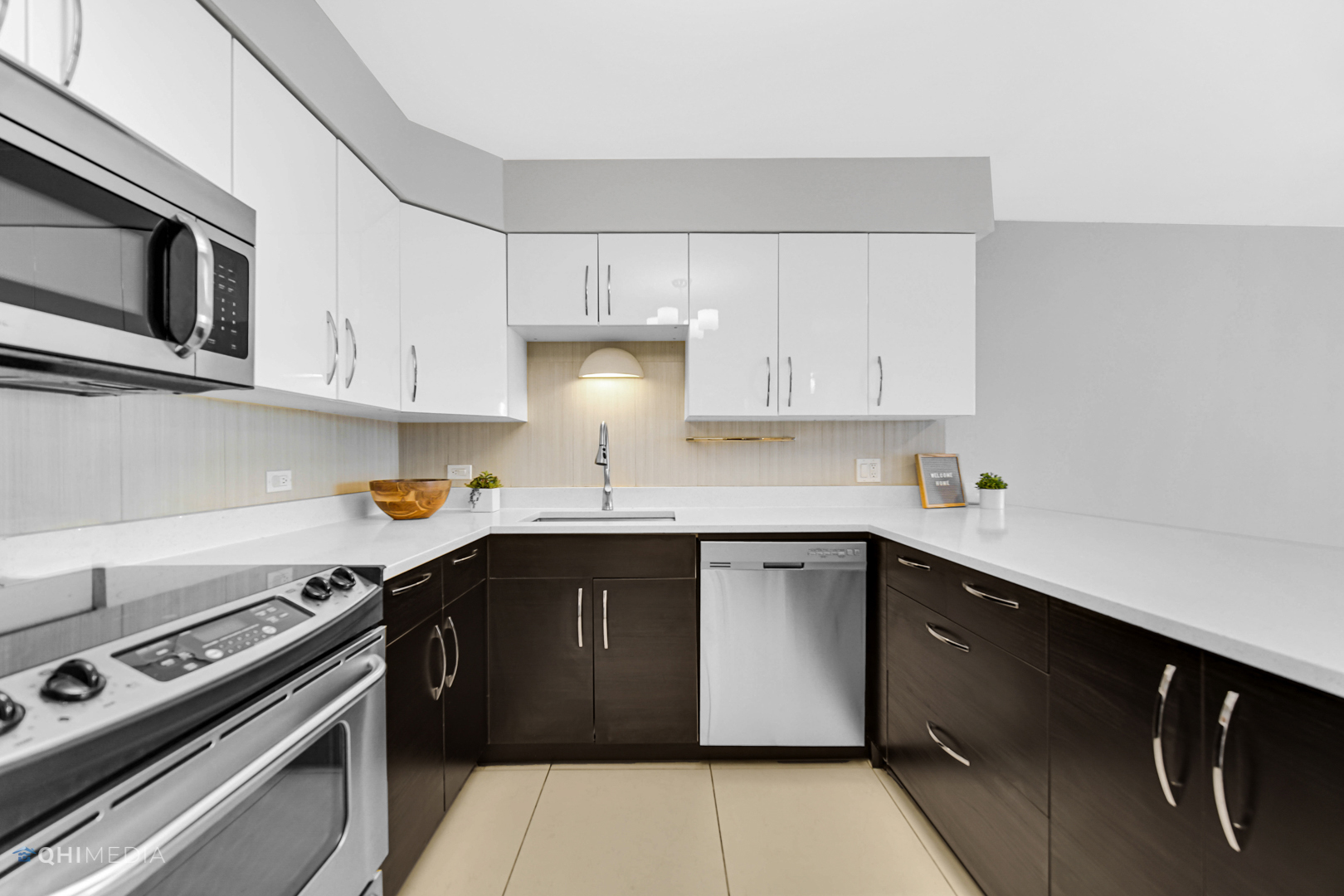 6007 North Sheridan Road, Unit 30D Chicago, IL 60660 - Photo 5 of 25 a kitchen with stainless steel appliances a sink stove and cabinets