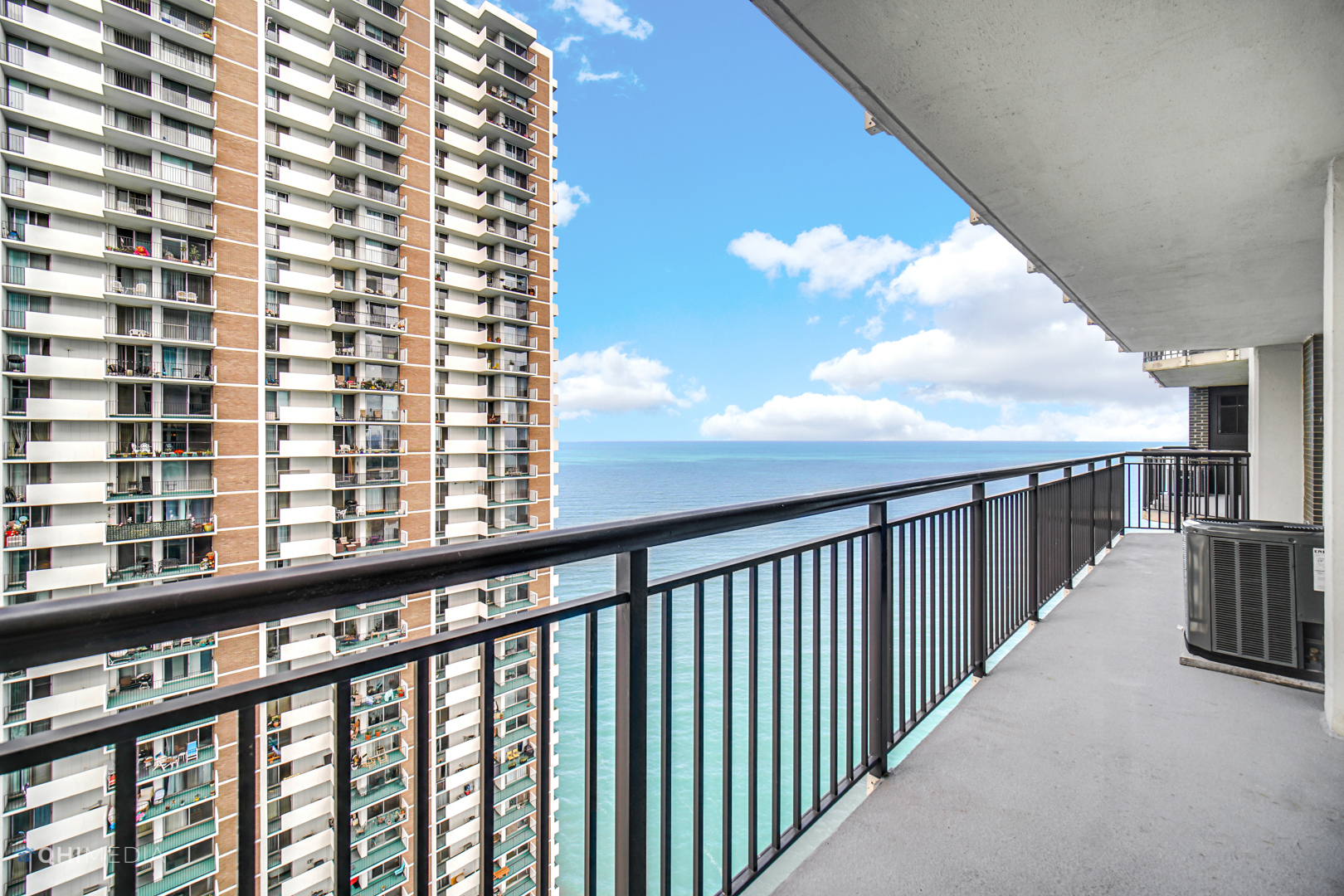 6007 North Sheridan Road, Unit 30D Chicago, IL 60660 - Photo 10 of 25 a view of balcony with furniture