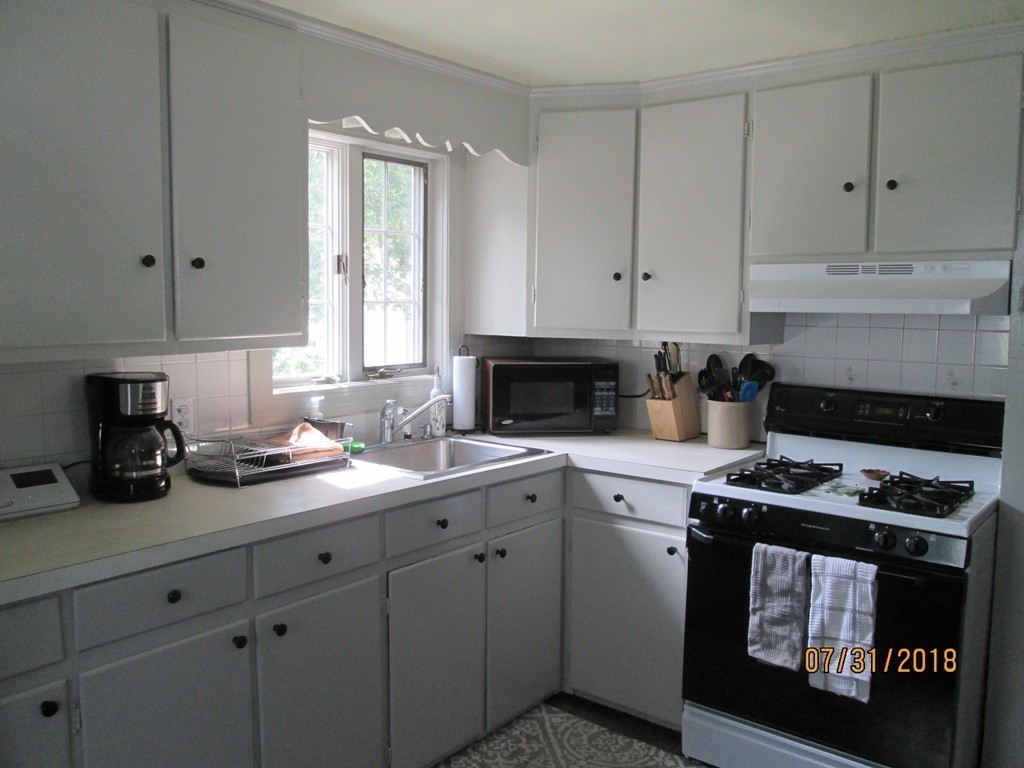 284 Prentice Street Springfield, MA 01104 - Photo 10 of 18