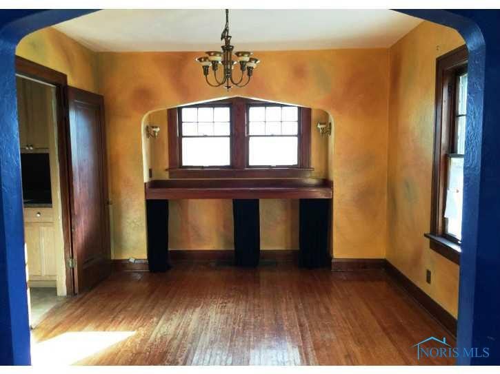 908 Waybridge Road Toledo, OH 43612 - Photo 6 of 13 Dining Room.