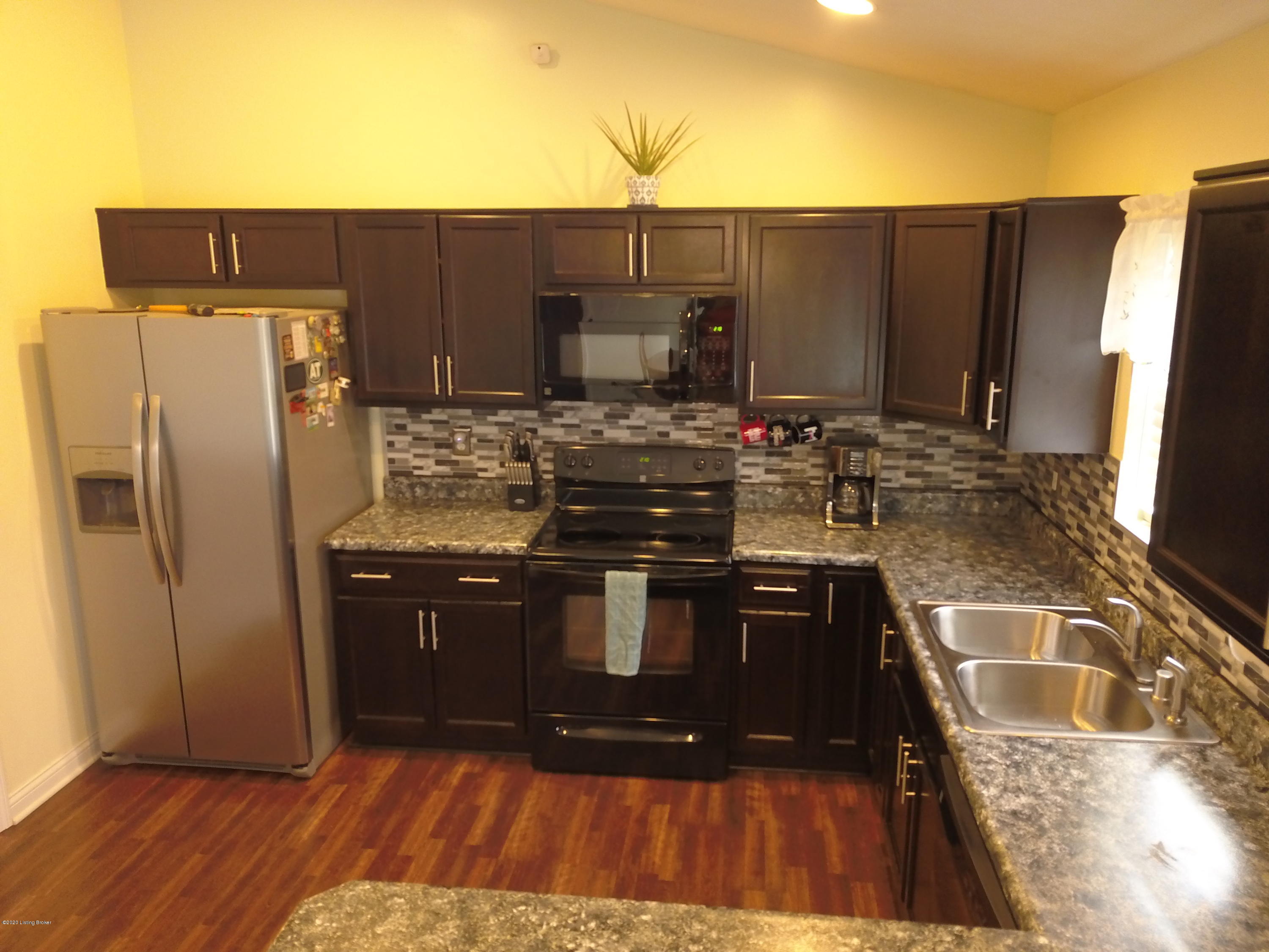 579 Cameron Ridge Road Shepherdsville, KY 40165 - Photo 11 of 39 Kitchen3