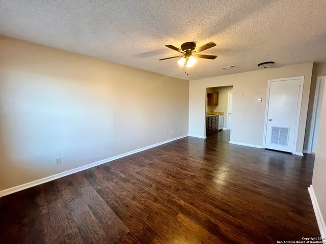 $925 | 4545 Hoeneke Drive, Unit 103, Kirby, TX 78219