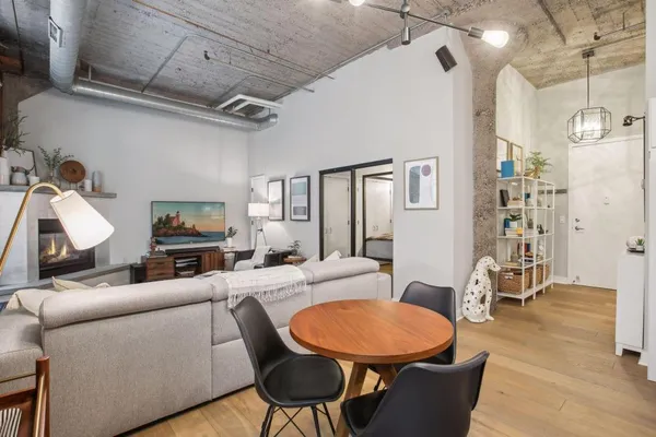 $1,950 | 521 South 7th Street, Unit 203, Minneapolis, MN 55415