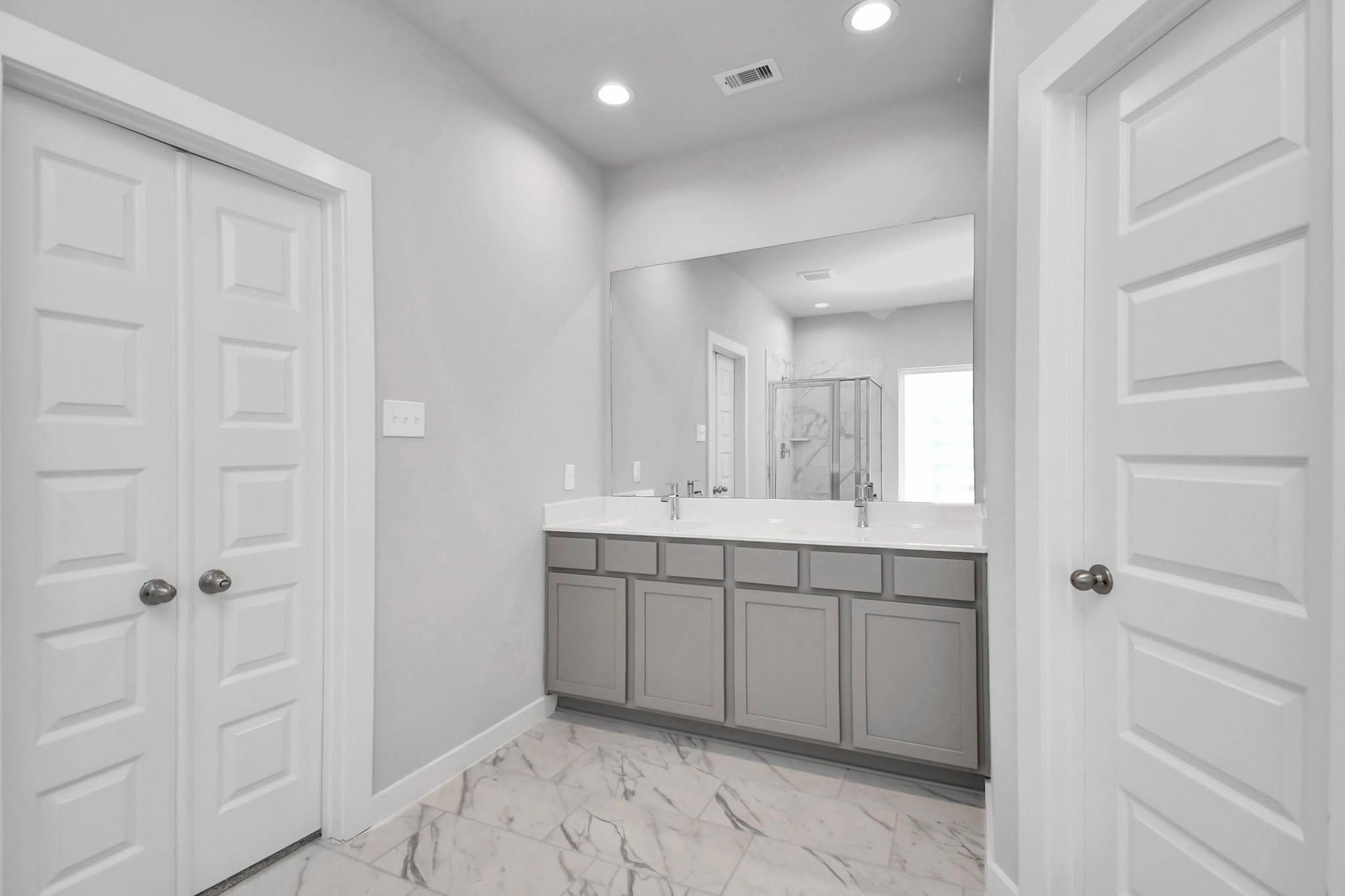 15806 Telge Ridge Lane Cypress, TX 77429 - Photo 26 of 40 a spacious bathroom with a double vanity sink a mirror and a bathtub