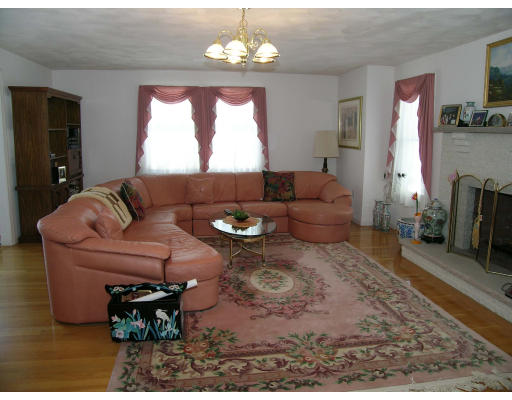22 Raffaele Drive Waltham, MA 02452 - Photo 4 of 5 Gallery Image 4