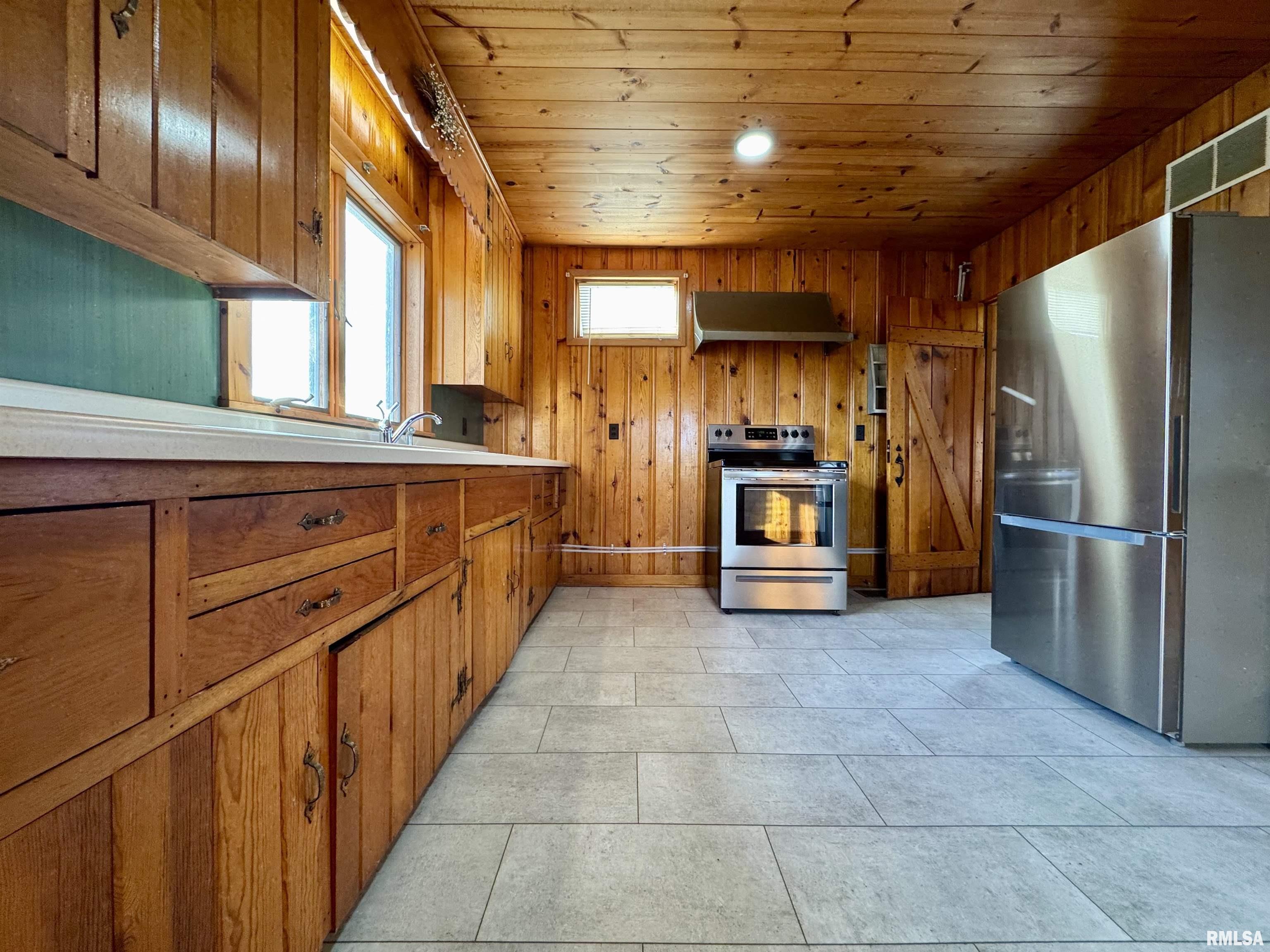 250 Indigo Road Industry, IL 61440 - Photo 12 of 41