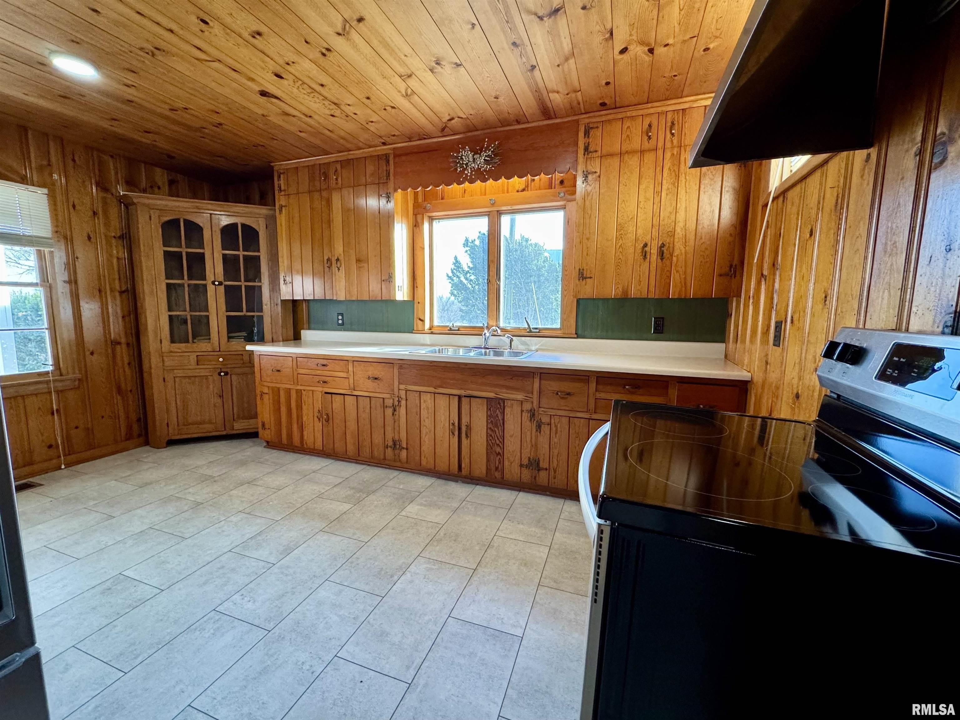 250 Indigo Road Industry, IL 61440 - Photo 13 of 41