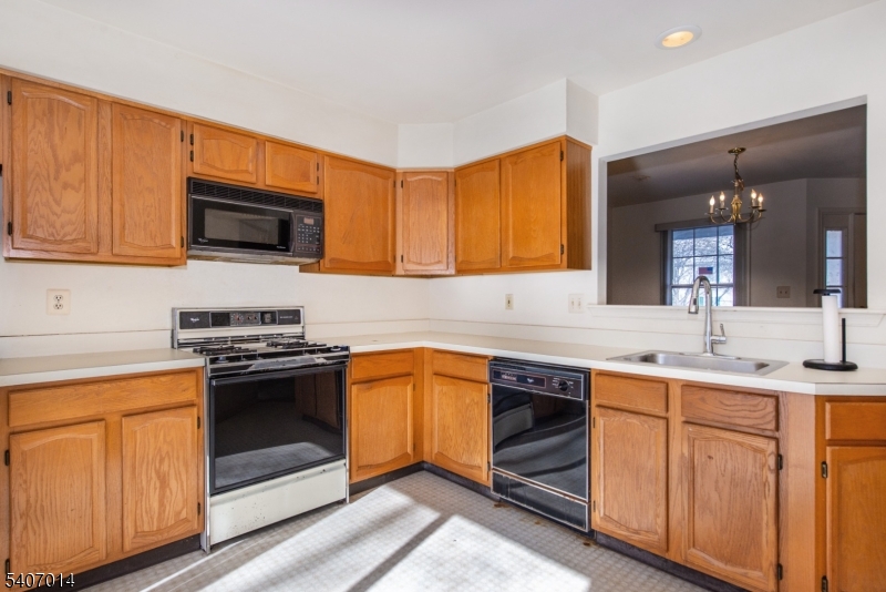 703 Porter Way West Bridgewater, NJ 08807 - Photo 10 of 25