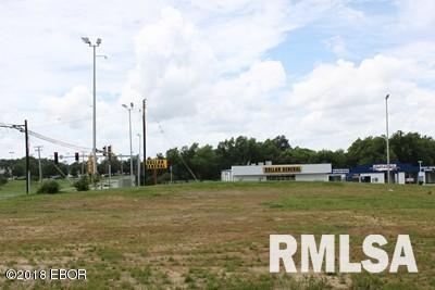 1414 East Walnut Street Carbondale, IL 62902 - Photo 3 of 4 a view of a lake with a big yard